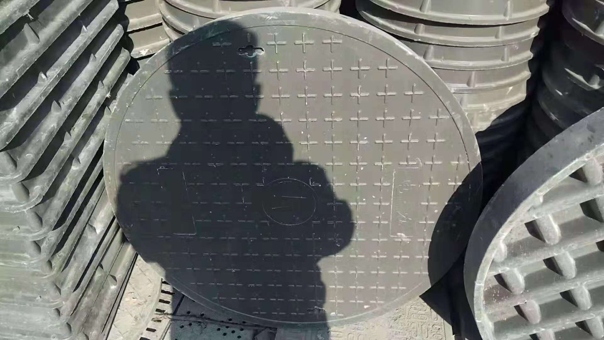  復合井蓋出現(xiàn)問題應(yīng)該怎樣解決？