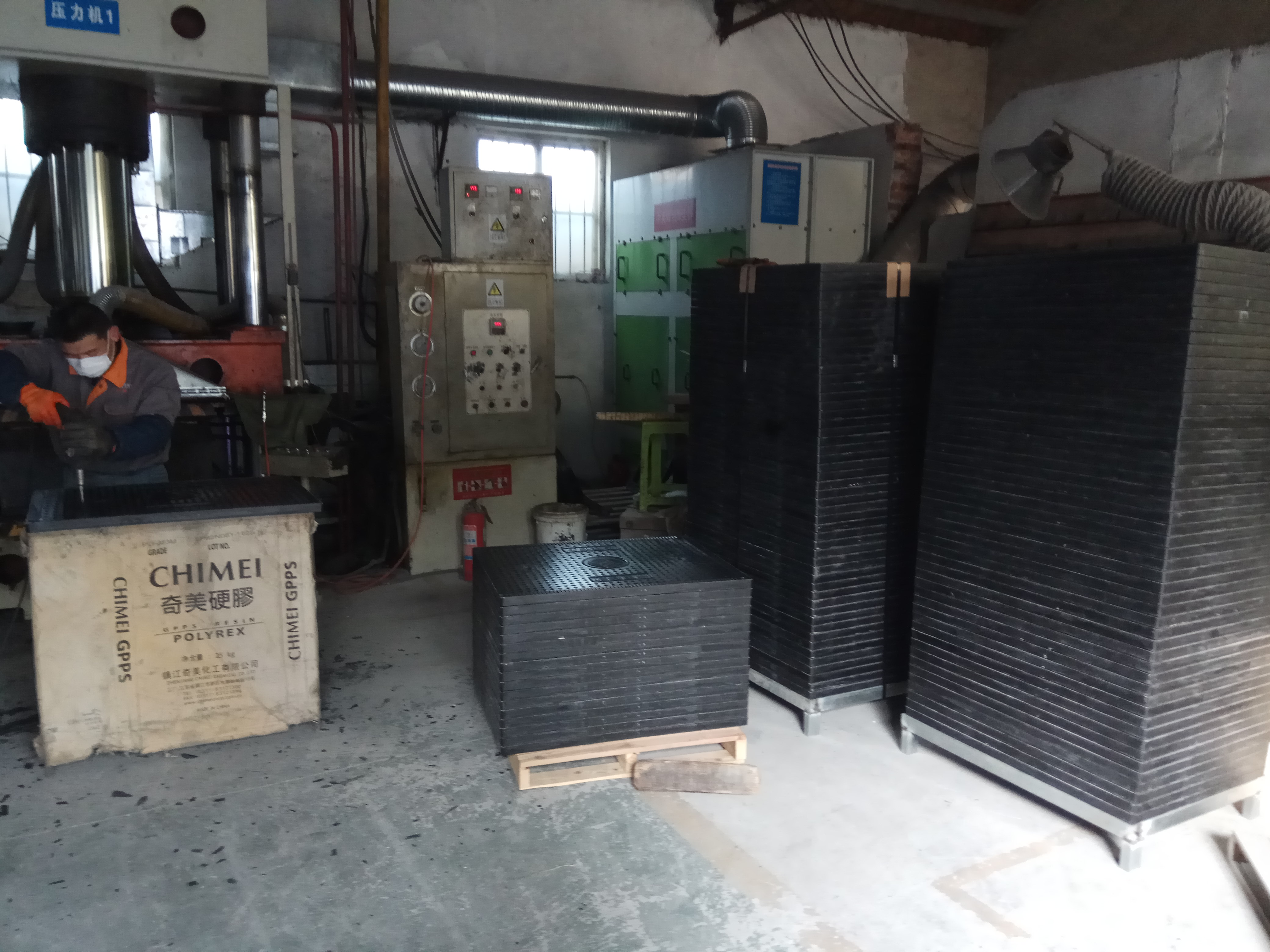  650x850復合井蓋安裝實物圖